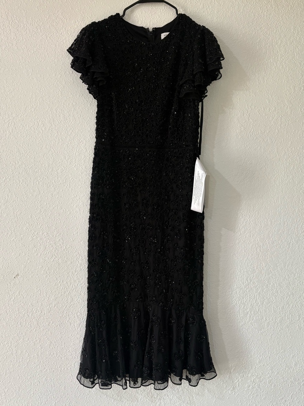 Mac Duggal High Neck Flutter Cap Sleeve Gown Black Size 6 NWT - Picture 2 of 5